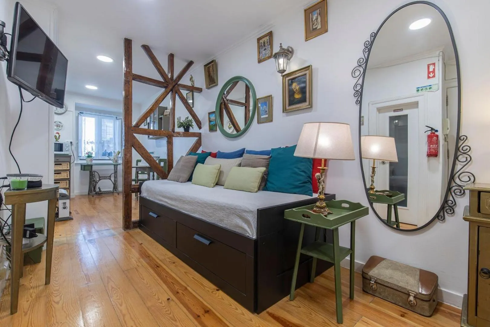 Apartment Charming & Cozy Studio - Alfama | By Airnest Lisbon